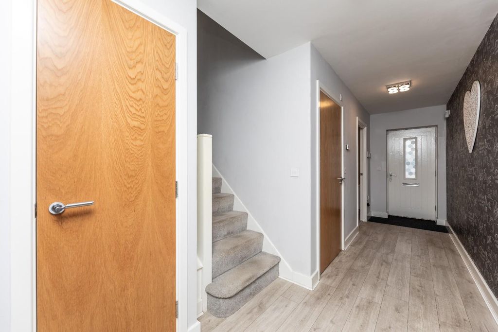 Additional image 2 of 5 bed detached house for saleColclough Close, Castleford WF10