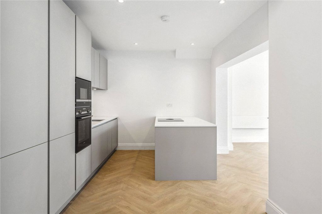 Additional image 5 of 3 bed flat for saleBow Chambers, Frodsham Street, Chester, Cheshire CH1