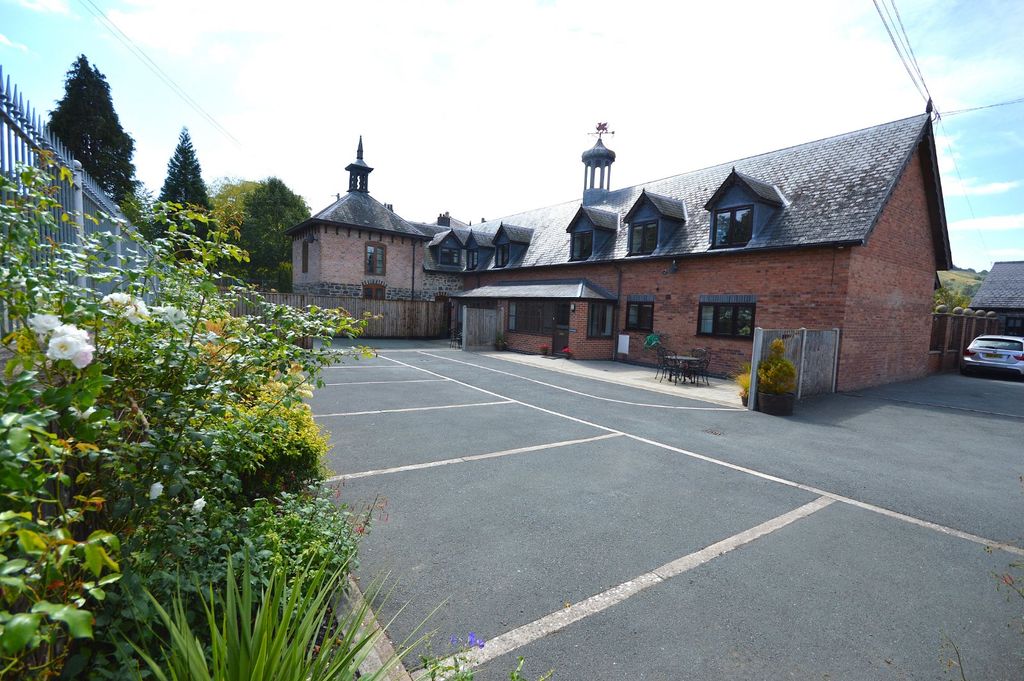 3 bed semi-detached house for saleHenstablau, Llanidloes Road, Newtown, Powys SY16