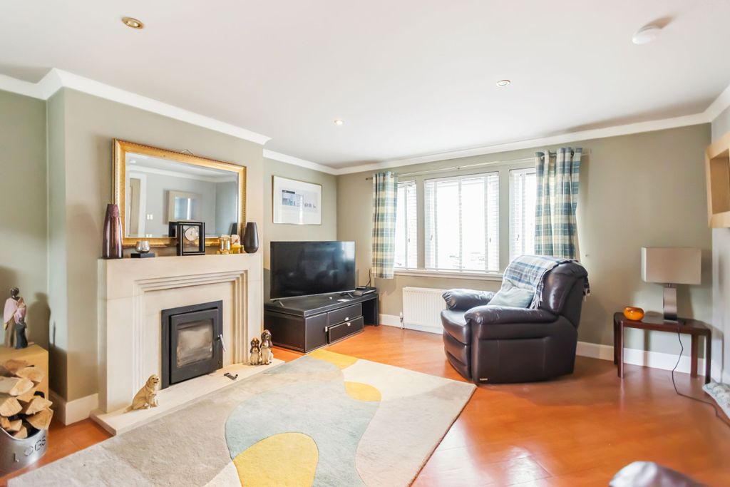 Additional image 3 of 3 bed detached house for saleAncaster Square, Callander FK17