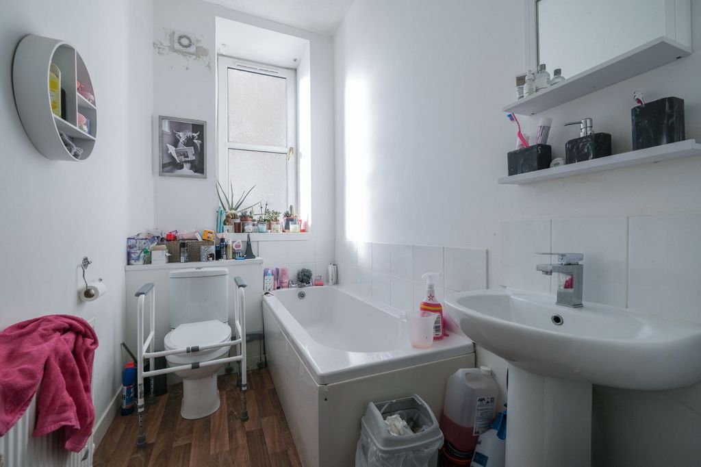 Additional image 8 of 1 bed flat for saleHamilton Street, Larkhall ML9