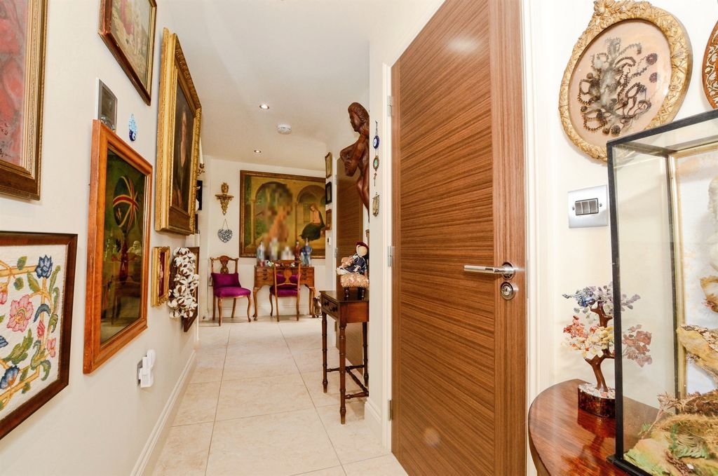 Additional image 31 of 3 bed penthouse for saleMarlborough Drive, Bushey WD23