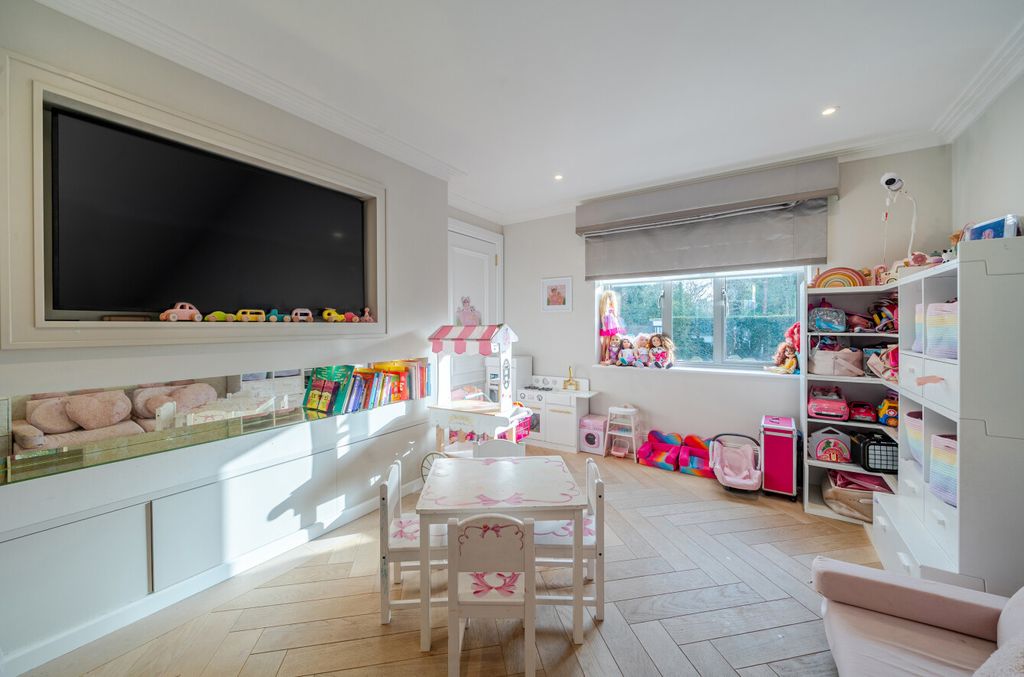 Additional image 12 of 5 bed detached house for saleLeesons Hill, Chislehurst BR7