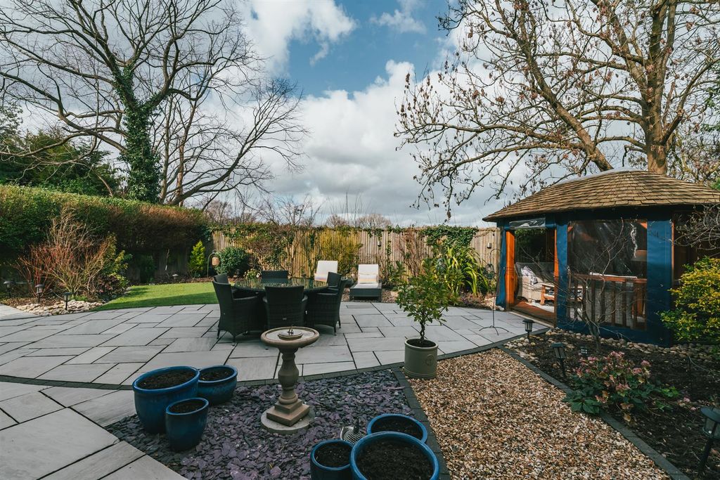Additional image 2 of 5 bed property for saleOld Pheasant Court, Chesterfield S40