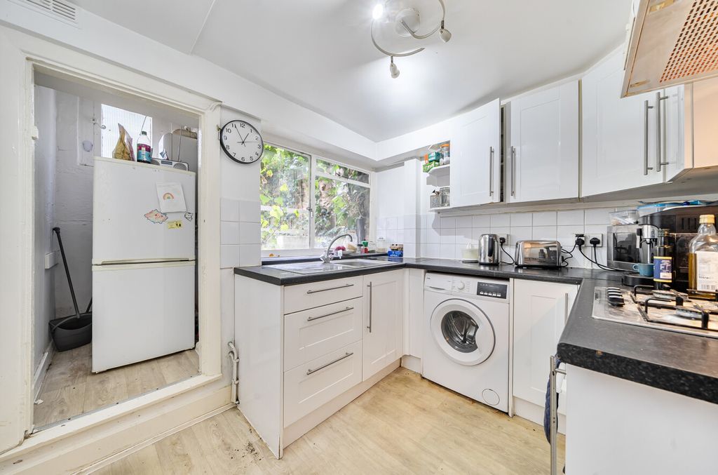 Additional image 4 of 1 bed flat for saleLower Camden, Chislehurst, Kent BR7