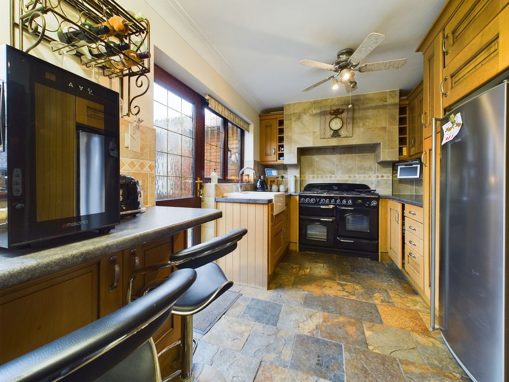 Additional image 3 of 4 bed detached house for saleMay Avenue, Canvey Island SS8