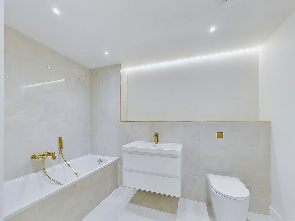 Additional image 6 of 2 bed flat for saleSilver Leaves, Southill Road, Chislehurst, Kent BR7