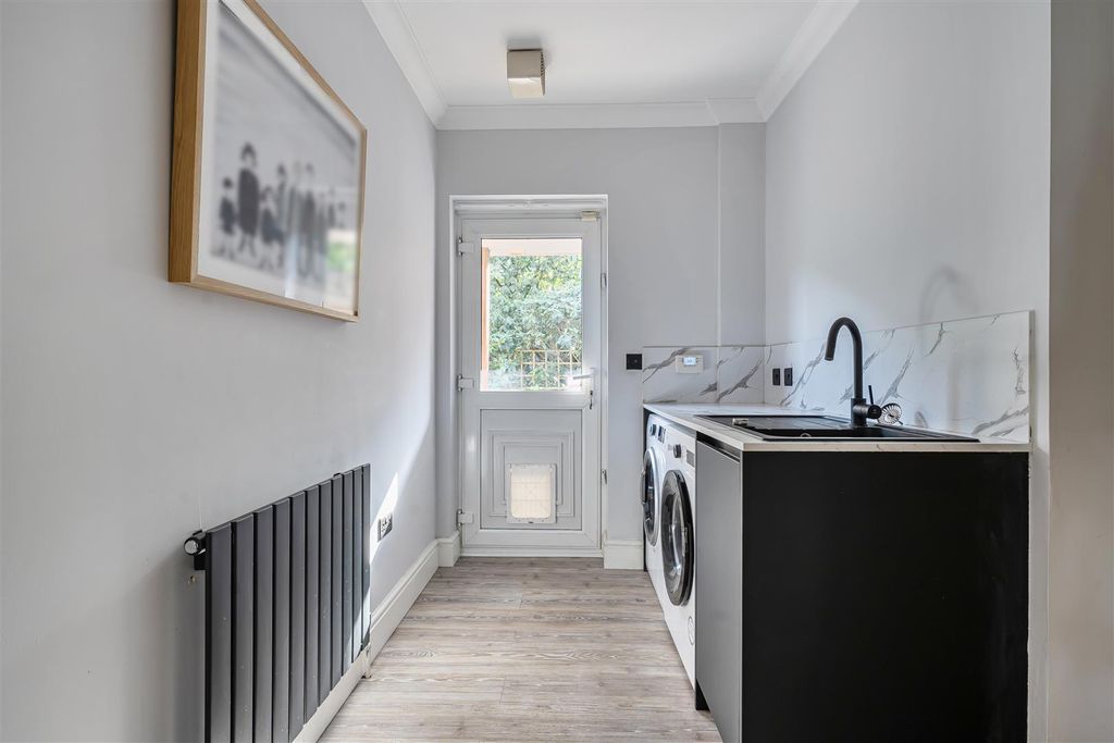 Additional image 18 of 5 bed detached house for saleGolf Drive, Camberley GU15