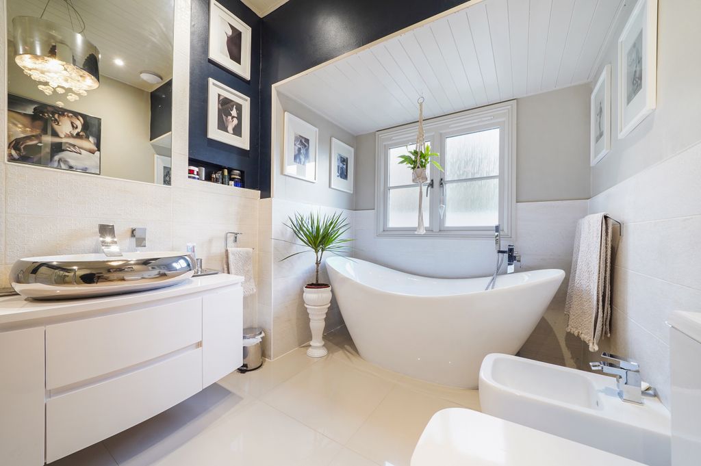 Additional image 10 of 5 bed detached house for saleDumsey Eyot, Chertsey KT16