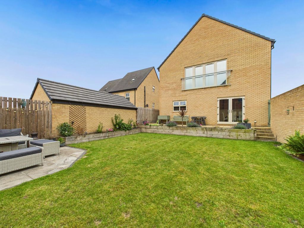 Additional image 4 of 4 bed property for saleHaydock Avenue, Castleford WF10