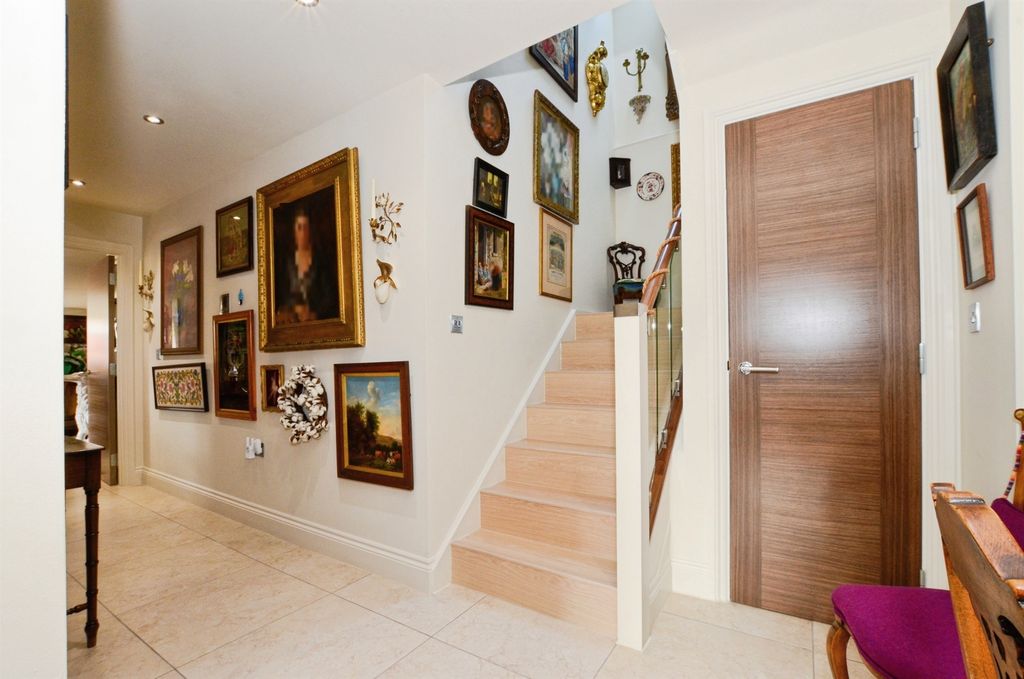 Additional image 21 of 3 bed penthouse for saleMarlborough Drive, Bushey WD23