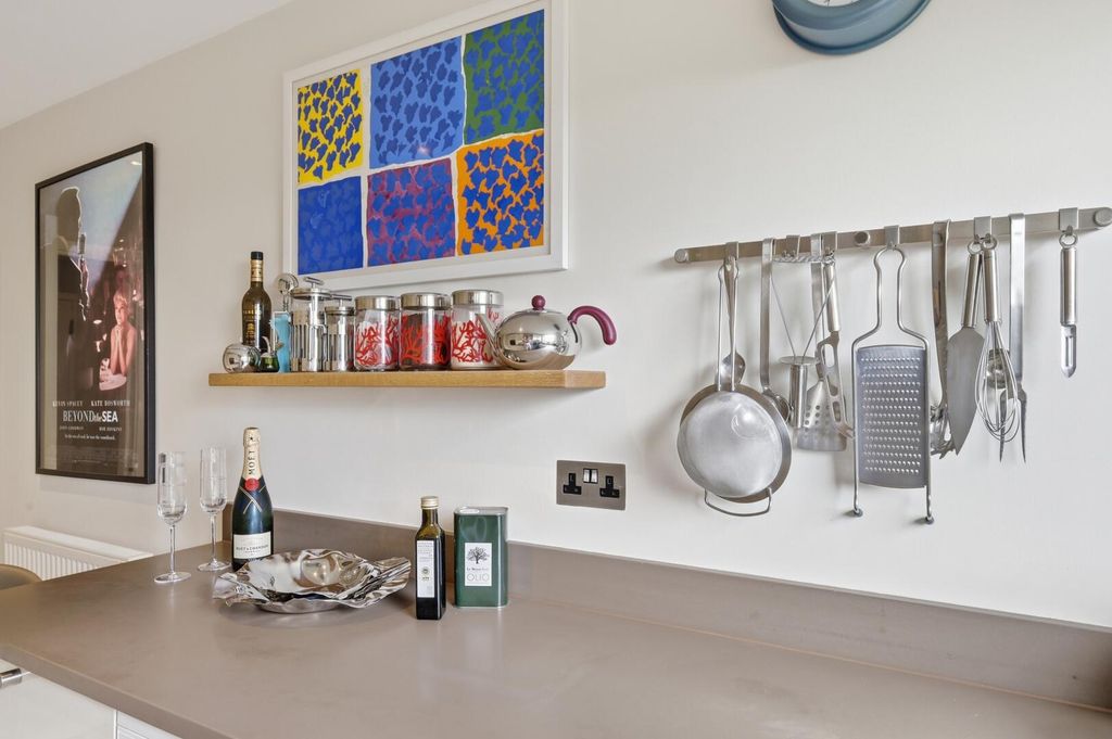 Additional image 12 of 1 bed flat for saleGreenhill, High Road, Buckhurst Hill IG9