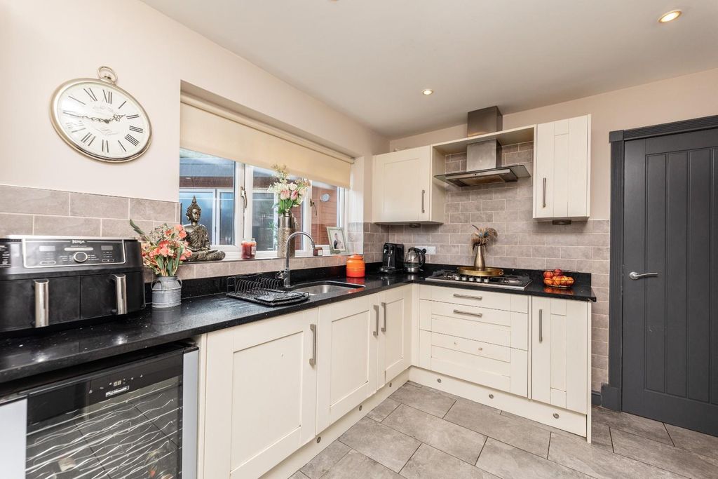 Additional image 4 of 5 bed detached house for saleRedhill Walk, Castleford WF10