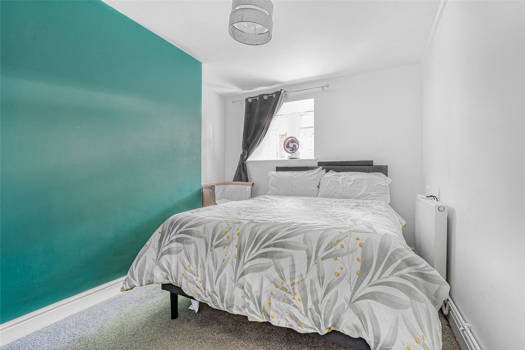 Additional image 8 of 2 bed flat for saleKings Head Court, New Street, Chipping Norton, Oxfordshire OX7