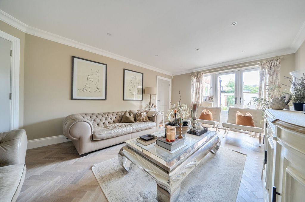 Additional image 3 of 4 bed detached house for saleLyndhurst Place, Chichester PO19
