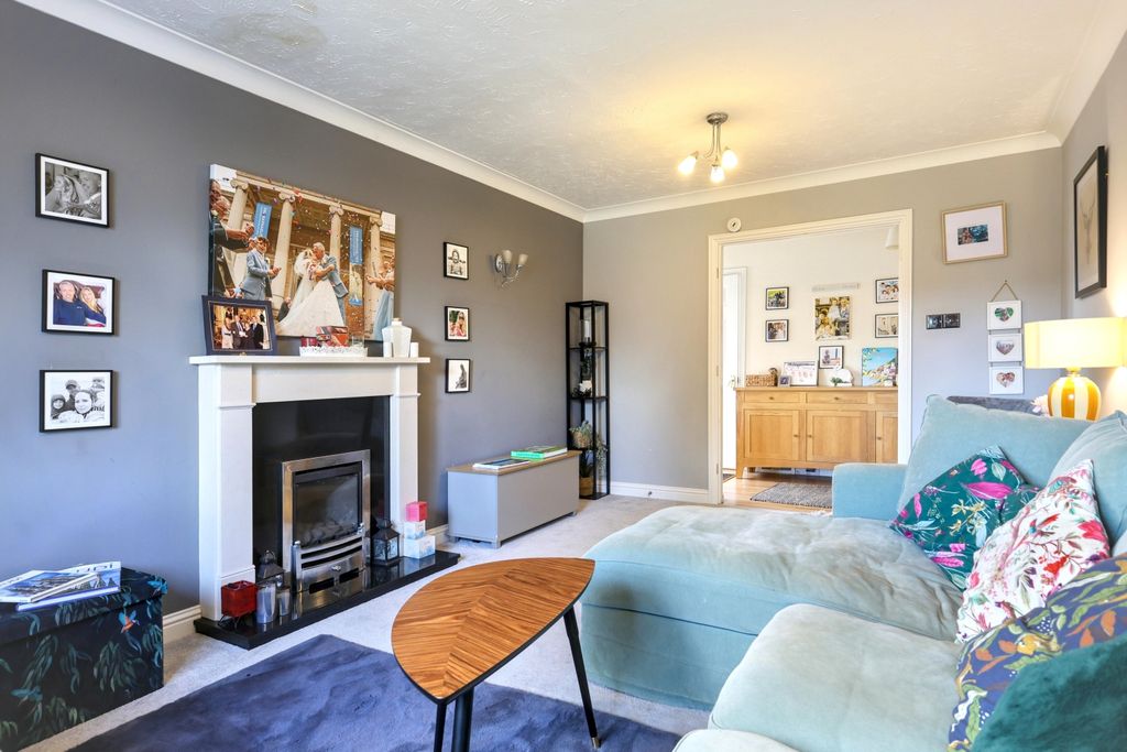 Additional image 6 of 4 bed detached house for sale16 Wychwood Close, Carterton OX18
