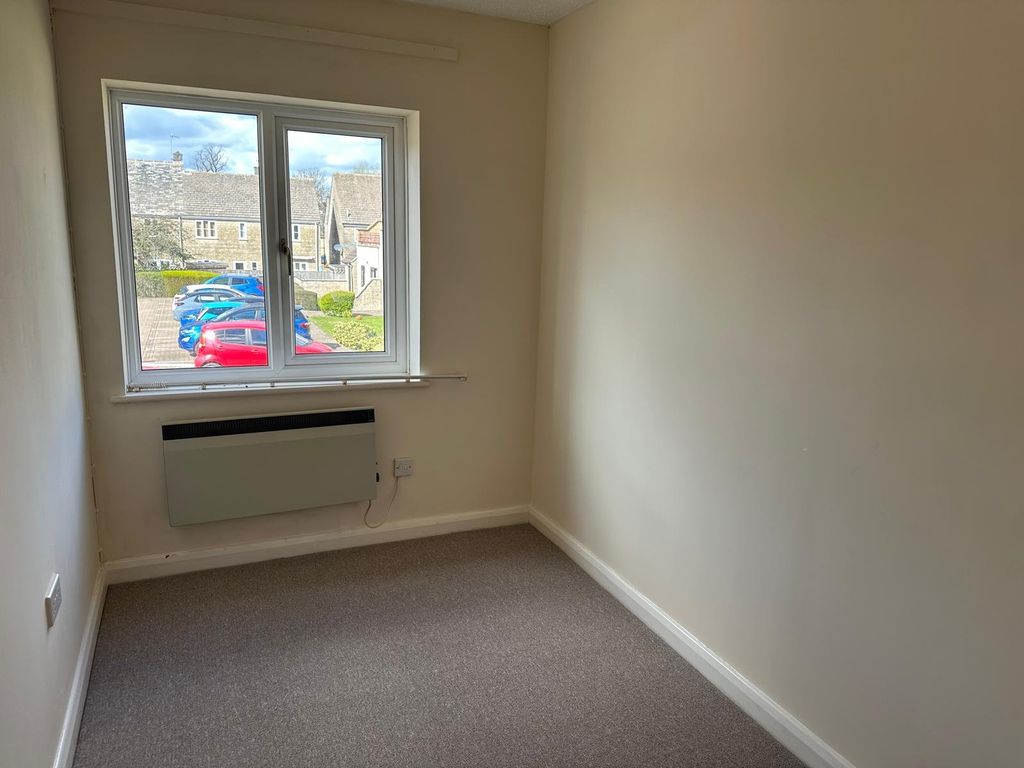 Additional image 10 of 2 bed flat for saleTrafalgar Road, Cirencester, Gloucestershire GL7