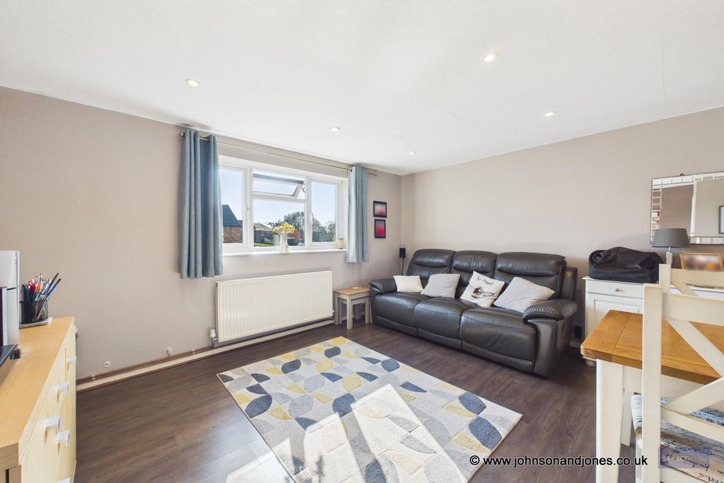 Additional image 9 of 2 bed maisonette for saleHorsell Court, Chertsey KT16