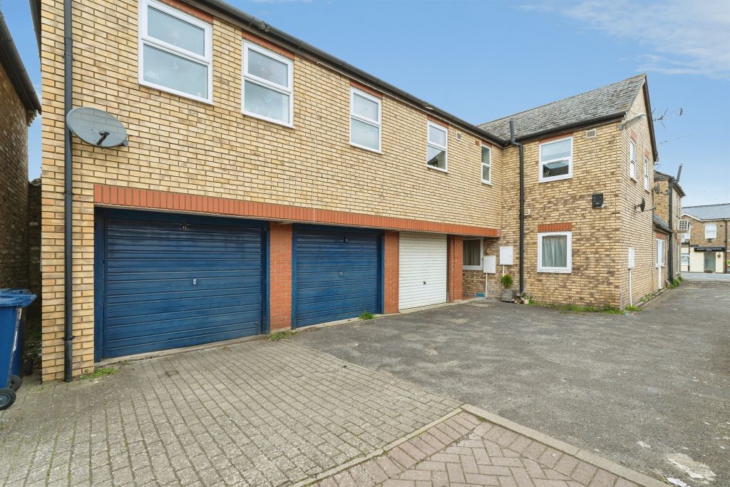 2 bed flat for saleGreat Whyte, Ramsey, Huntingdon PE26