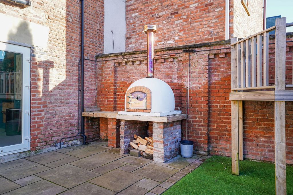 Additional image 38 of 6 bed semi-detached house for saleNewbold Road, Chesterfield S41