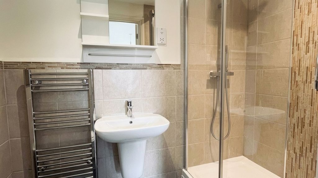 Additional image 7 of 2 bed flat for salePhoenix Court, Thame OX9