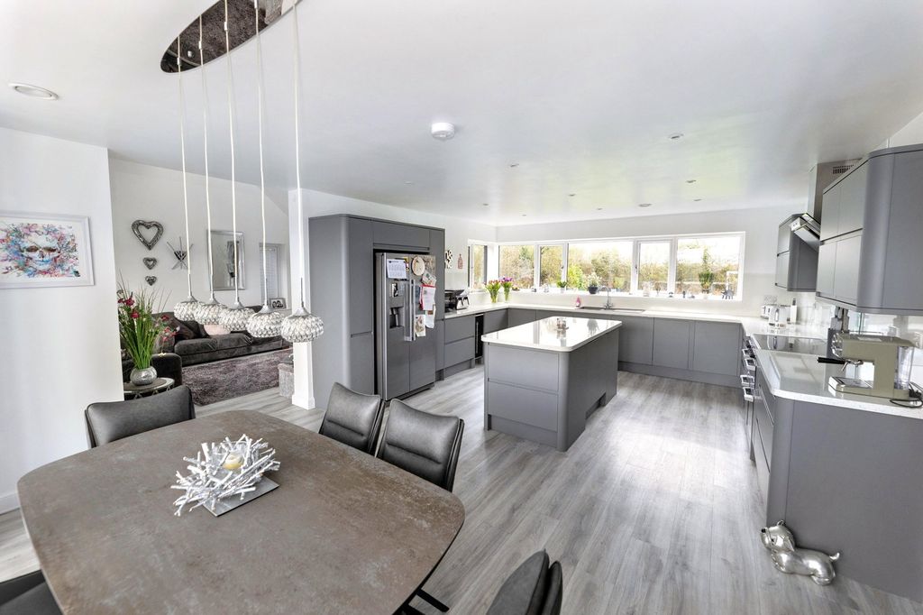 Additional image 6 of 4 bed detached house for saleHeath Road, St Osyth CO16