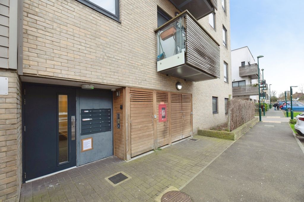 Additional image 11 of 2 bed flat for saleFerndale Crescent, Surrey SM5
