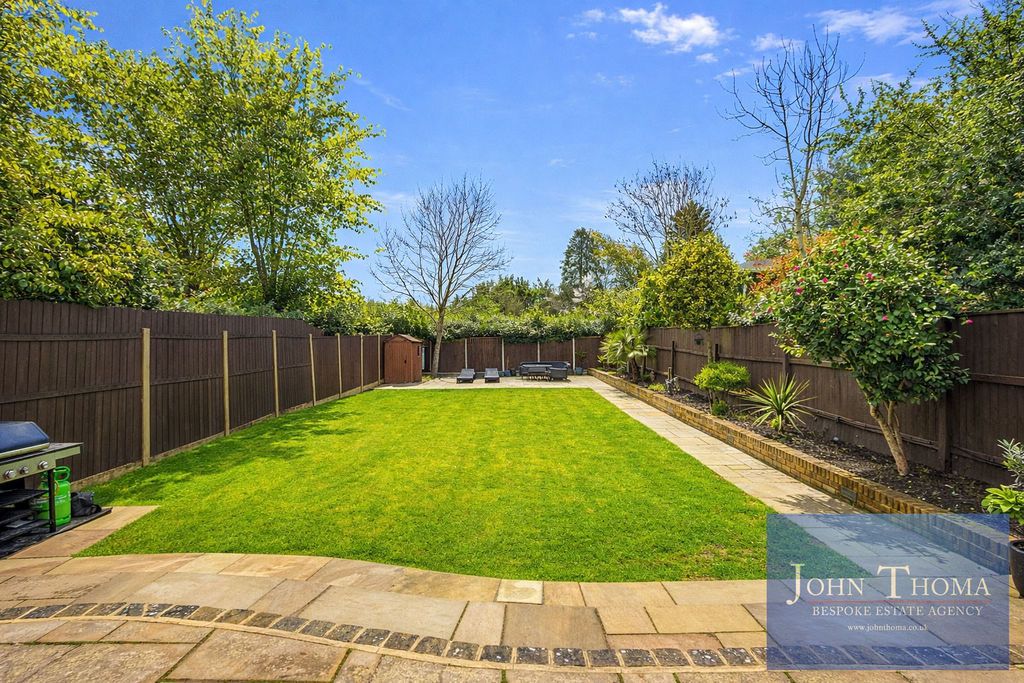 Additional image 2 of 4 bed detached house for saleNew Barns Way, Chigwell IG7