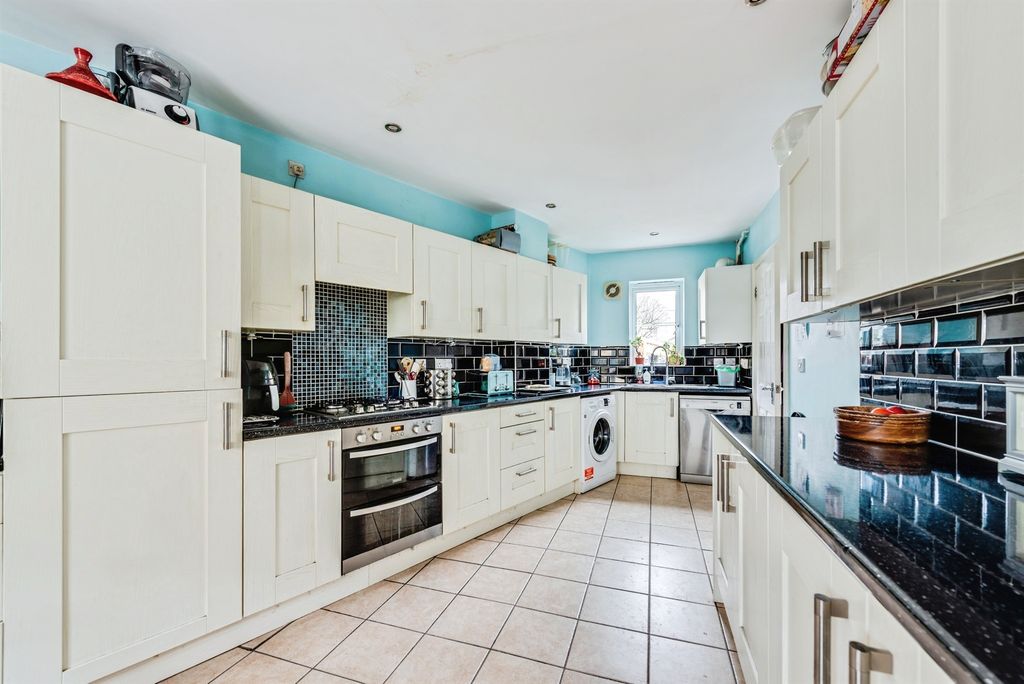 Additional image 5 of 5 bed terraced house for saleElmhurst Way, Carterton OX18