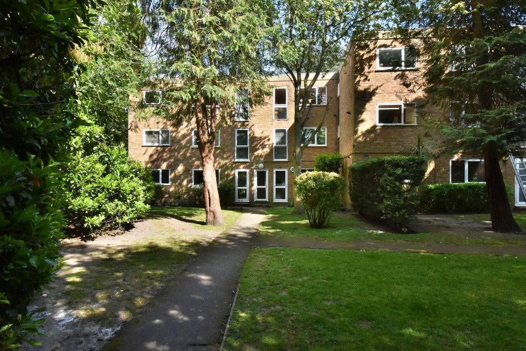 Additional image 8 of 2 bed flat for saleEaton Court, Kemnal Road, Chislehurst BR7