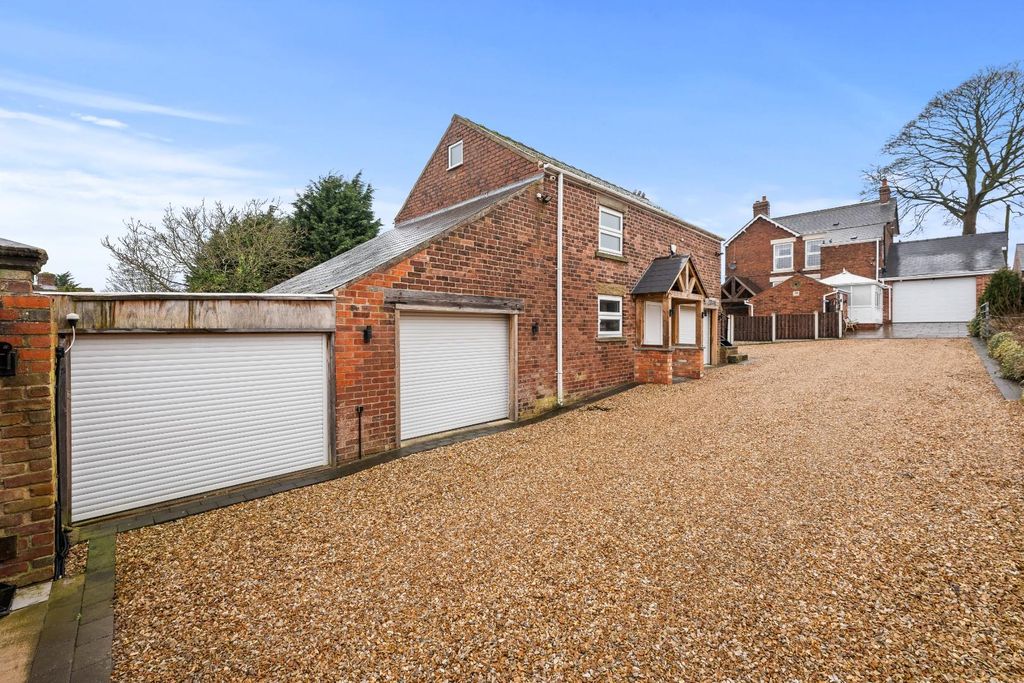 Additional image 2 of 3 bed detached house for saleStation Road, Brimington, Chesterfield S43