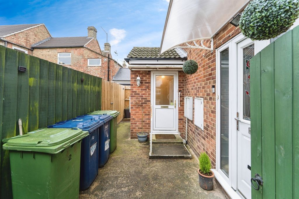 Additional image 2 of 1 bed flat for saleCreek Road, March PE15