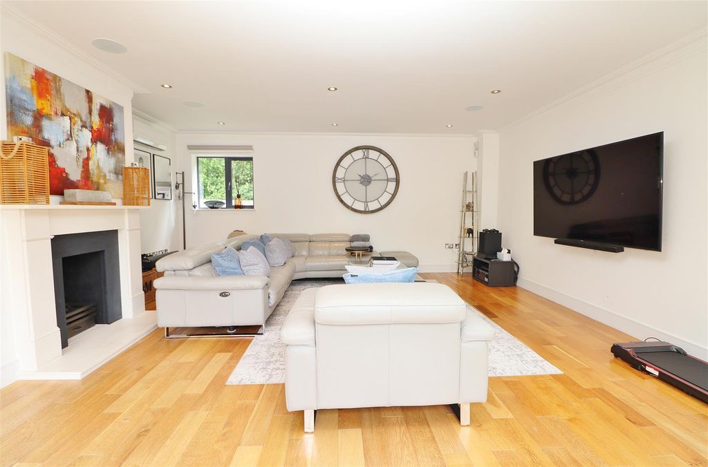 Additional image 5 of 4 bed detached house for saleSandy Lane, Bushey WD23