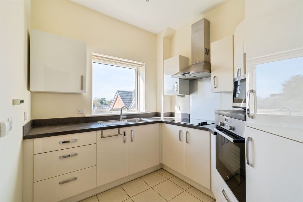 Additional image 4 of 2 bed flat for saleWestmead Lane, Chippenham SN15