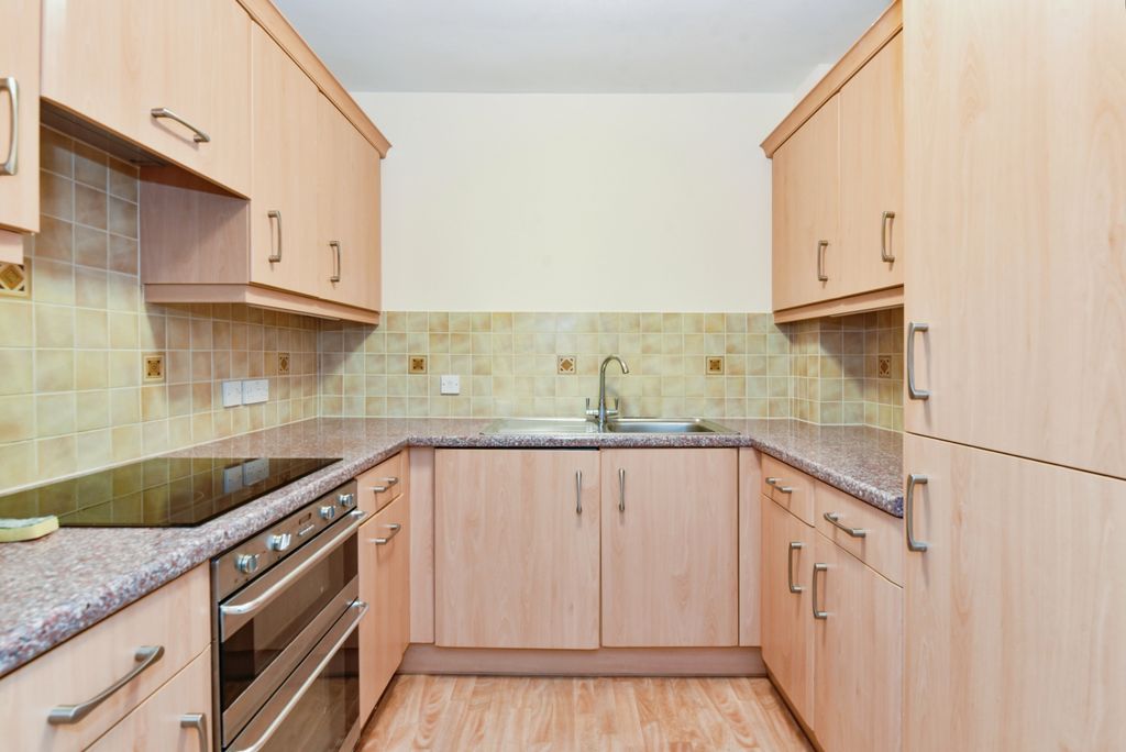 Additional image 7 of 1 bed flat for saleThe Cloisters, South Street, Wells, Somerset BA5