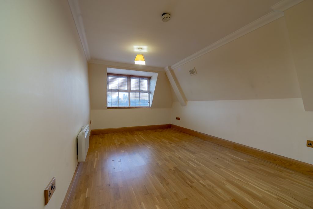 Additional image 9 of 2 bed flat for saleWindsor Street, Chertsey KT16