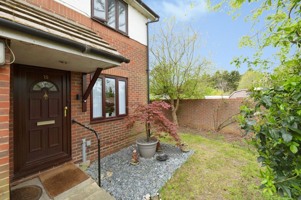1 bed maisonette for saleMelford Close, Chessington KT9