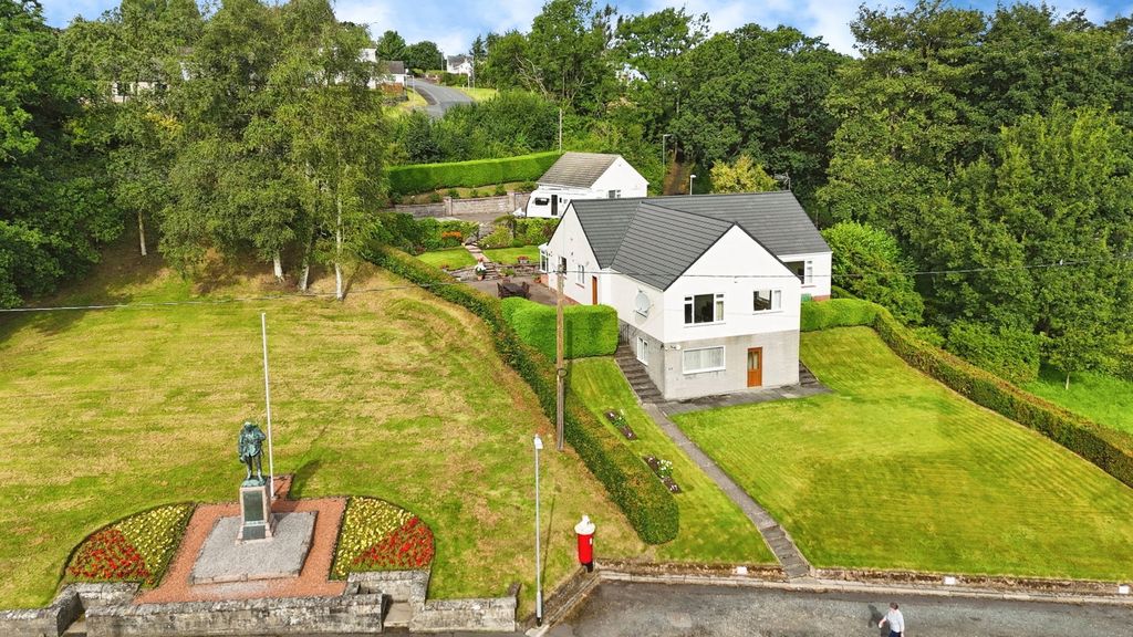 5 bed detached house for saleCanonbie DG14