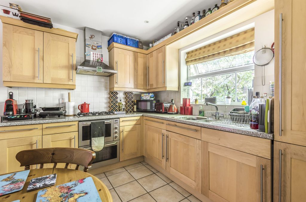 Additional image 3 of 2 bed flat for saleLondon Road, Camberley, Surrey GU15