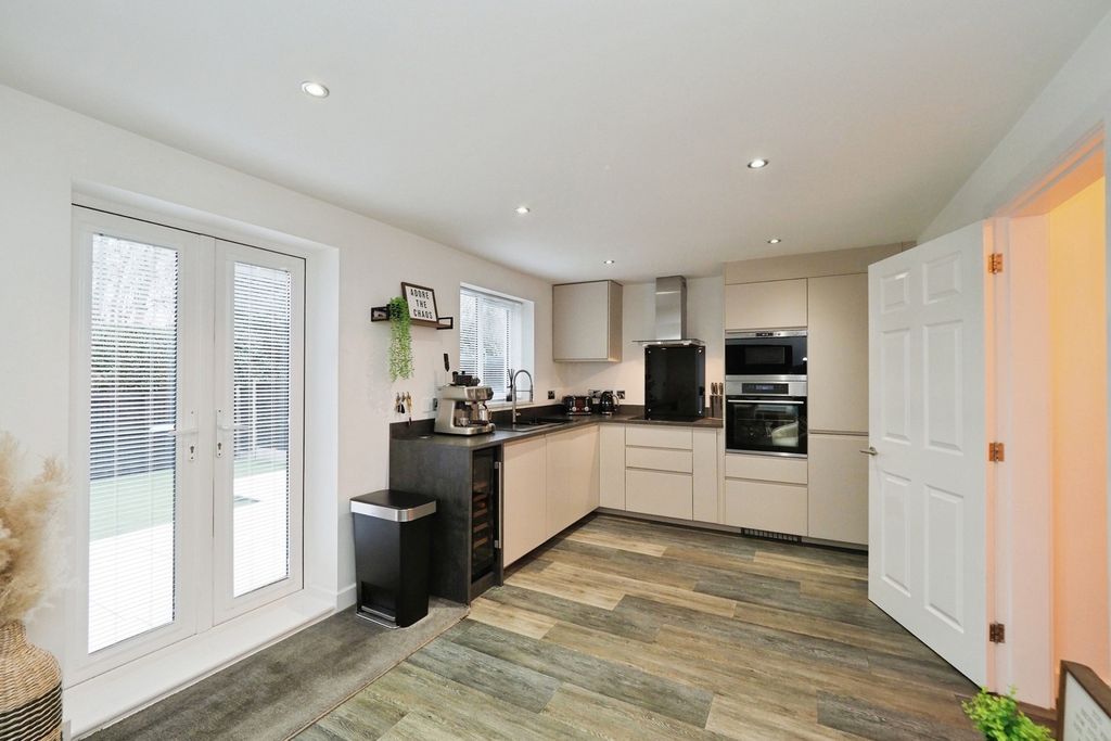 Additional image 5 of 4 bed detached house for saleRidge End Drive, Burton-On-Trent, Staffordshire DE13