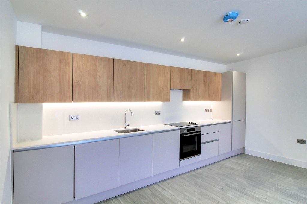 Additional image 2 of 2 bed flat for saleHigh Street, Camberley GU15