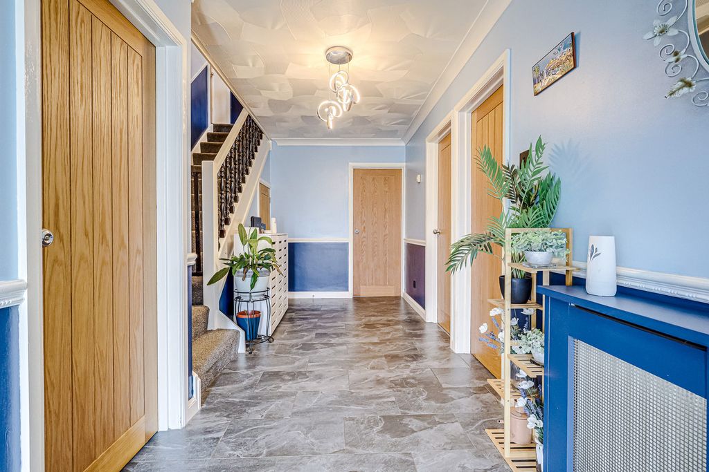 Additional image 10 of 5 bed semi-detached house for saleLylt Road, Canvey Island SS8