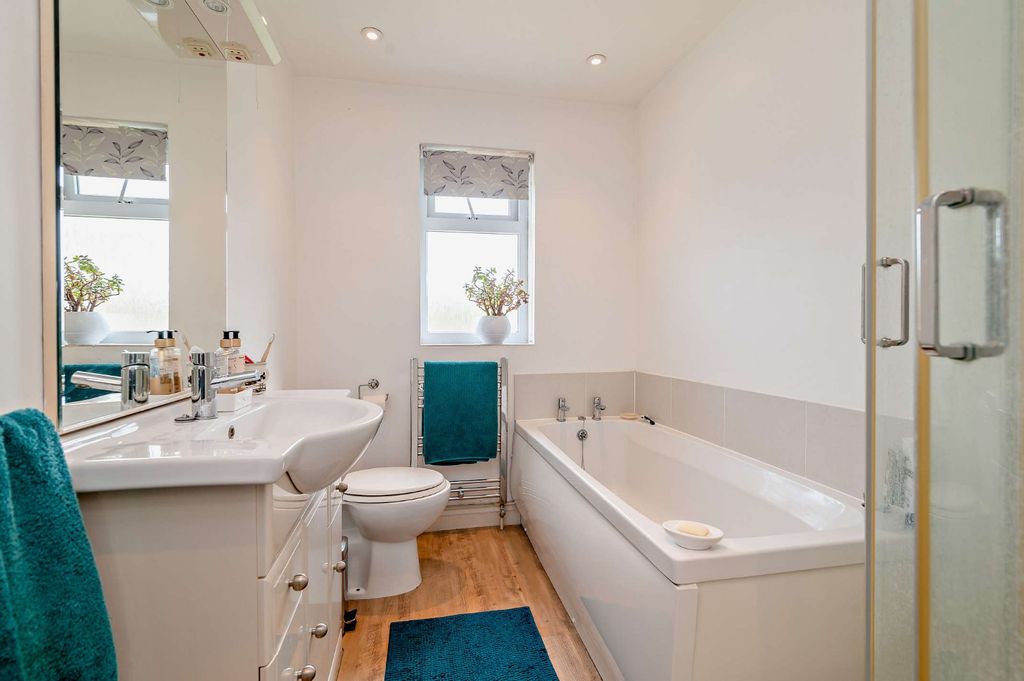 Additional image 6 of 2 bed flat for saleSiddington Road, Cirencester, Gloucestershire GL7