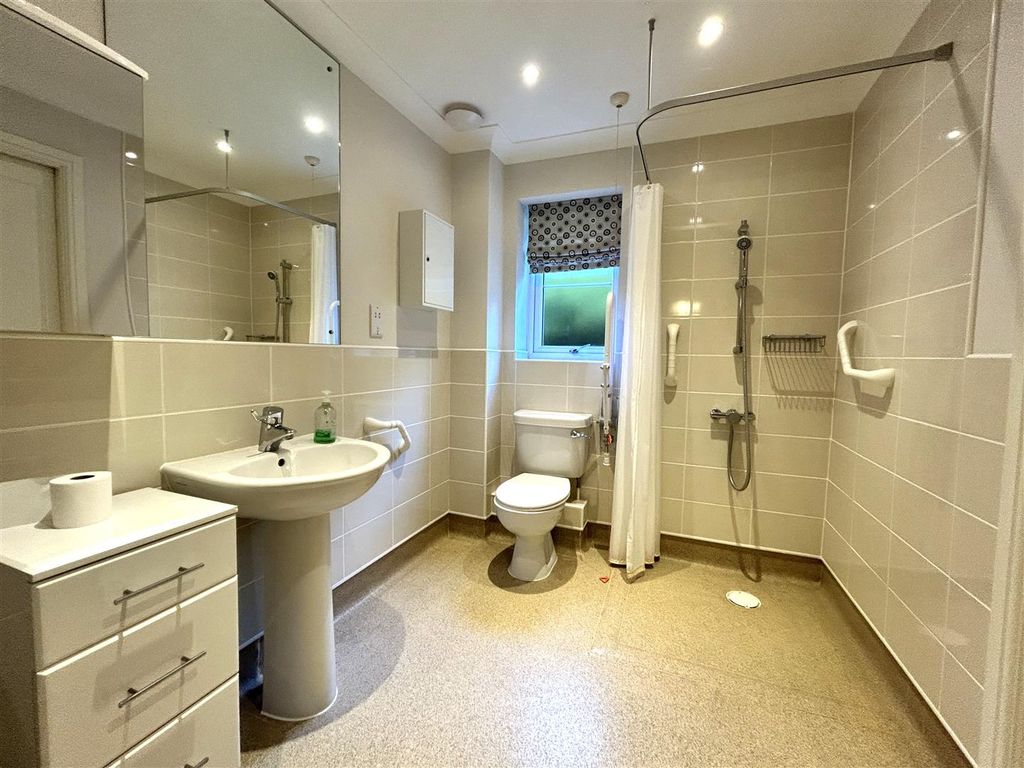 Additional image 5 of 2 bed flat for saleMalmesbury Road, Chippenham SN15