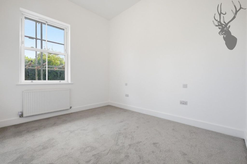 Additional image 10 of 2 bed flat for saleThe Oaks, Chigwell IG7