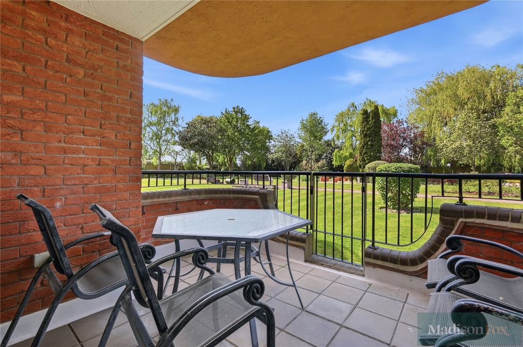 Additional image 8 of 2 bed flat for saleManor Road, Chigwell, Essex IG7