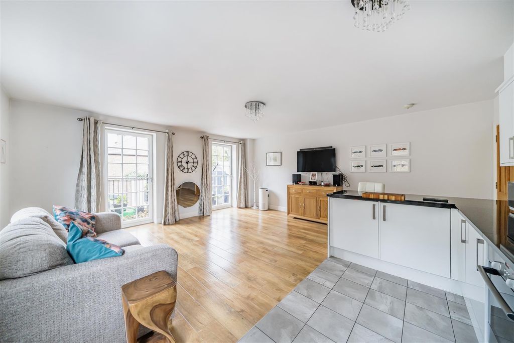 Additional image 2 of 2 bed flat for saleNicole Lodge, 2 Carshalton Park Road, Carshalton SM5