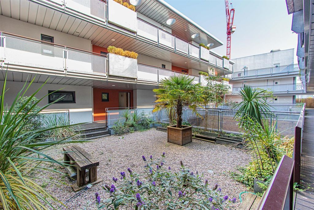 Additional image 2 of 2 bed flat for saleGreyfriars Road, Cardiff CF10