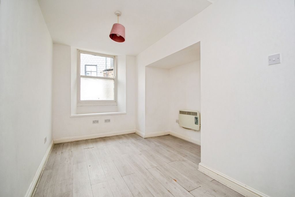 Additional image 5 of 1 bed flat for saleFore Street, Callington, Cornwall PL17