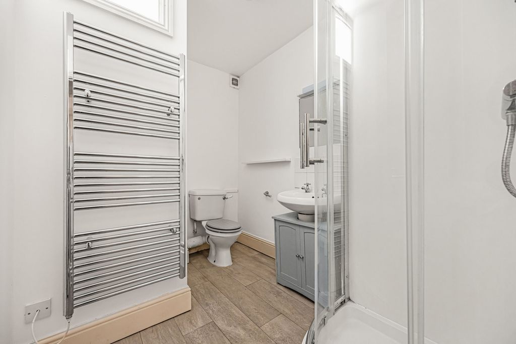 Additional image 10 of 2 bed flat for saleAshcroft Road, Cirencester, Gloucestershire GL7